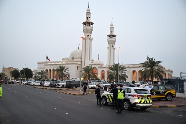 المصلون أدوا صلاة عيد الفطر بمساجد البلاد