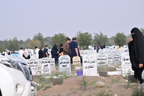 زيارة المقابر.. عادة متجذرة يُستلهم منها العظة والعبرة