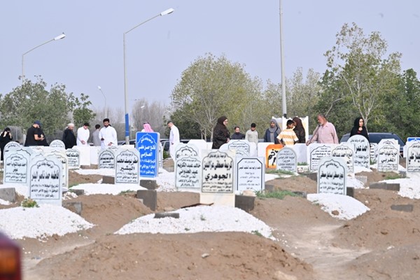 زيارة المقابر.. عادة متجذرة يُستلهم منها العظة والعبرة