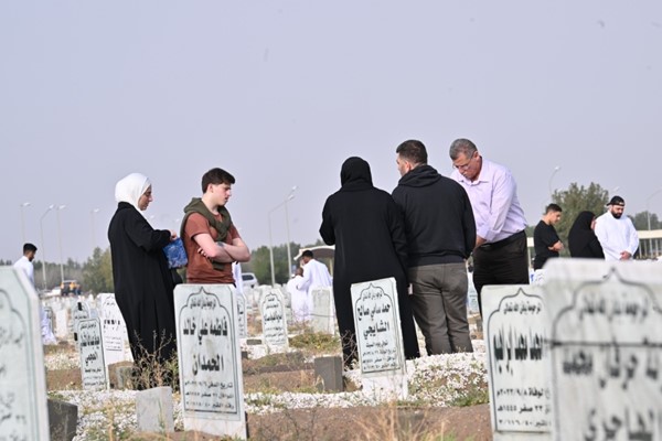 زيارة المقابر.. عادة متجذرة يُستلهم منها العظة والعبرة