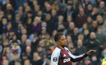 أستون فيلا وبورتو وريال بيتيس ونوتنغهام إلى ربع نهائي «يوروبا ليغ»