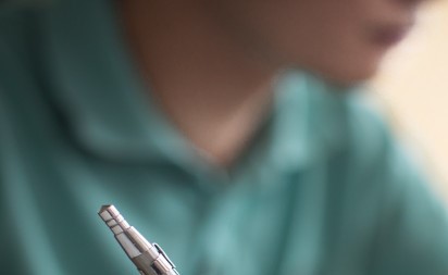 طلبة المدارس يعودون للتعليم «عن بُعد» بعد غد الثلاثاء