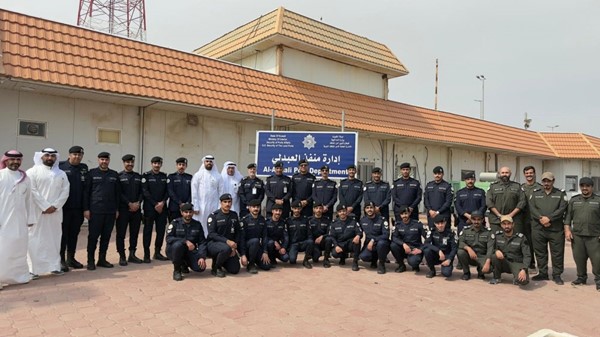 اللواء علي العدواني مع قيادات ورجال منفذ العبدلي خلال زيارته التفقدية