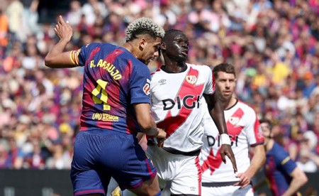 برشلونة يقتنص نقاط رايو فايكانو