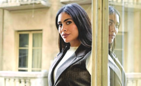 هاجر أحمد ترد على انتقادات ملابسها في «أب ولكن»: مقصودة!