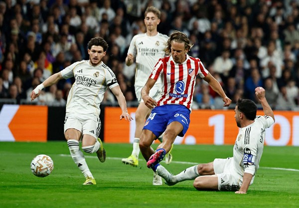 الريال يحسم "ديربي مدريد" بفوز ثمين على أتلتيكو.. ويطارد برشلونة على صدارة "الليغا"