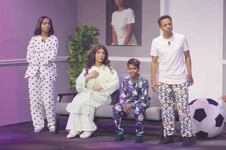 نجوم المسرح يعرضون أعمالهم السابقة على المنصات