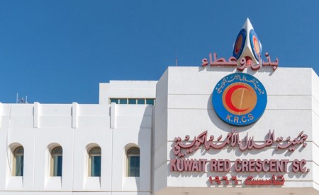 «الهلال الأحمر»: استمرار تقديم المساعدات للأسر المتعففة رغم الظروف الراهنة