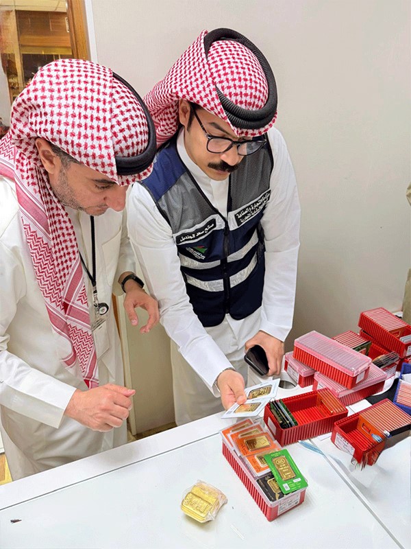 «التجارة» تضبط مخالفات في سوق الذهب بالعاصمة تتعلق بالامتناع عن البيع والبيع بغير السعر المعلن