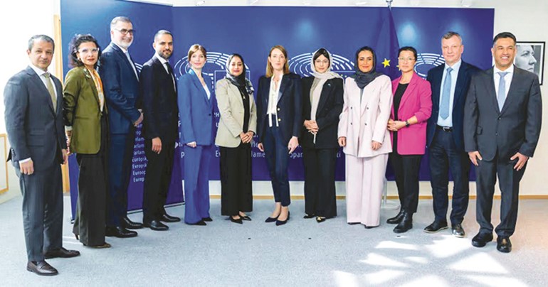 رئيسة البرلمان الأوروبي روبرتا ميتسولا وعدد من ممثلي الأحزاب الأوروبية الرئيسية خلال اللقاء مع رؤساء بعثات دول مجلس التعاون لدى الاتحاد الأوروبي ببروكسل