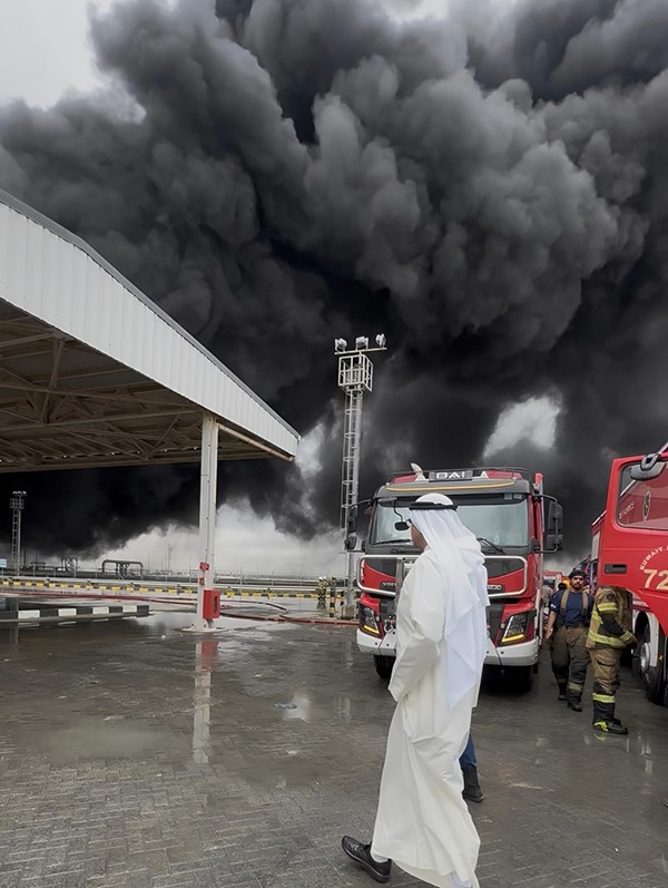 وزير الدفاع تفقد مطار الكويت للاطلاع على الأضرار المادية إثر الهجوم الآثم للطائرات المسيرة