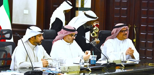 مدير عام الهيئة العامة للصناعة بالتكليف شملان الجحيدلي خلال الاجتماع