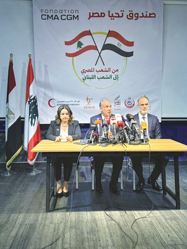 وزير الخارجية يسلم 1000 طن من المساعدات الإغاثية خلال زيارته لبيروت