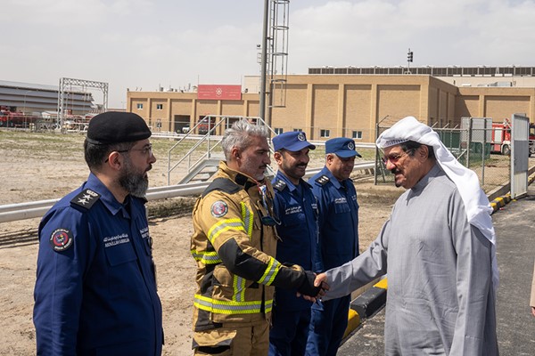 رئيس الوزراء تفقد مطار الكويت: كل الشكر والتقدير للكوادر الوطنية والطواقم المشاركة في إخماد حريق خزانات الوقود