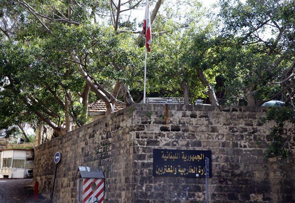 مصادر في «الخارجية» اللبنانية لـ «الأنباء»: السفير الإيراني أصبح زائراً غير شرعي وغير مرغوب فيه ولا عودة عن القرار