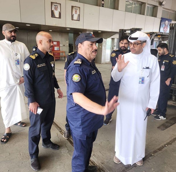 نائب رئيس «الجمارك» تفقد ميناء الشويخ ومركز تفتيش الحاويات: تكثيف الجهود لضمان انسيابية دخول الشحنات واستمرارية العمل بكفاءة