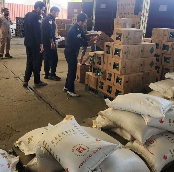 نائب رئيس «الجمارك» تفقد ميناء الشويخ ومركز تفتيش الحاويات: تكثيف الجهود لضمان انسيابية دخول الشحنات واستمرارية العمل بكفاءة