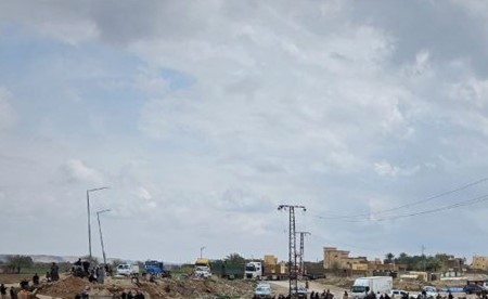 السيول تدمر جسراً في دير الزور وتجبر السلطات على إغلاق منفذ البوكمال الحدودي مع العراق