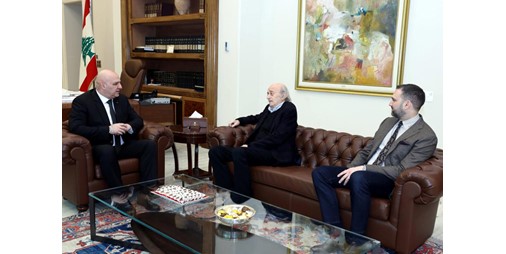 «الاشتراكي» لـ«الأنباء»: وليد جنبلاط حريص على منع الانزلاق للفتنة والصمود بوجه تحديات الحرب