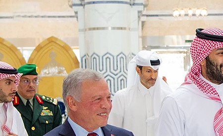 ولي العهد السعودي وملك الأردن وأمير قطر يؤكدون أن استمرار الهجمات الإيرانية الآثمة على دول «التعاون» والأردن واستهداف المنشآت الحيوية والمدنية تصعيد خطير يهدد أمن المنطقة واستقرارها