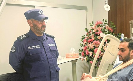رئيس «الإطفاء» اطمأن على الحالة الصحية لأحد منتسبي القوة
