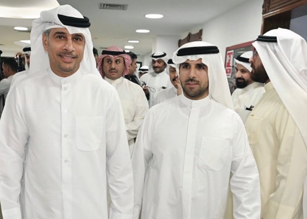  وزير الدولة لشؤون الشباب والرياضة د.طارق الجلاهمة مع رئيس مجلس إدارة اللجنة الأولمبية الشيخ فهد الناصر عقب انتهاء الاجتماع التنسيقي 