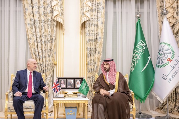 وزيرا الدفاع السعودي والبريطاني يبحثان في الرياض تطورات الأوضاع الإقليمية