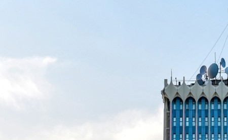 «الإعلام»: جميع المواد الإعلامية تخضع لأُطُر مهنية وإجرائية دقيقة تضمن جودة المحتوى واتساقه مع الثوابت الوطنية