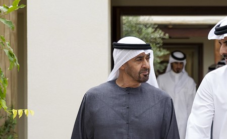 الإمارات وقطر يبحثان الاعتداءات الإرهابية وجهود الدفاع عن أمنهما