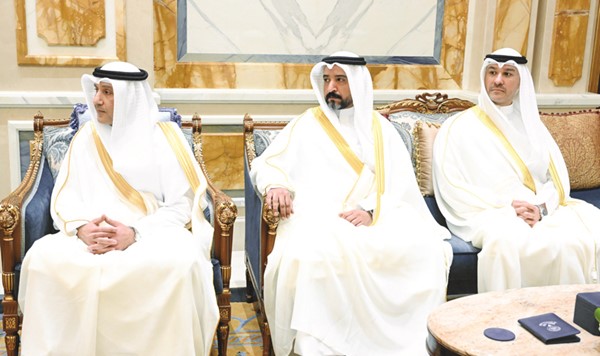 السفراء عبدالله السالم وعبدالعزيز العجمي وخالد الخليفة
