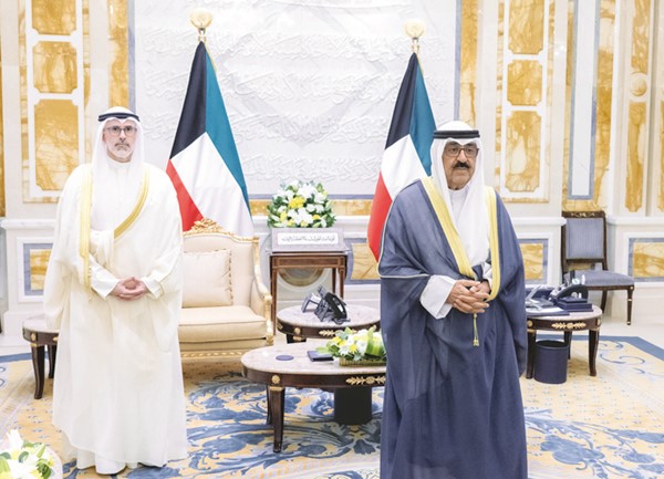 صاحب السمو الأمير الشيخ مشعل الأحمد ووزير الخارجية الشيخ جراح الجابر