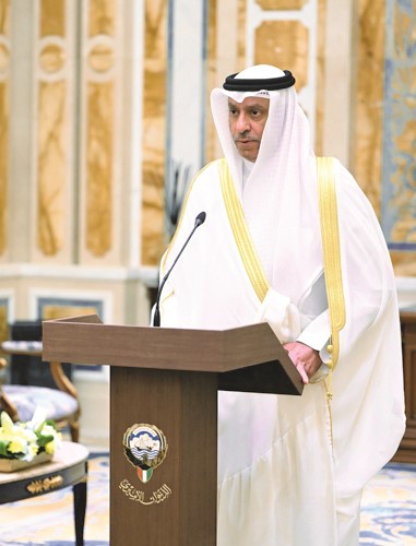 محمد علي الرومي خلال أداء اليمين سفيرا فوق العادة ومفوضا للكويت لدى اليونان