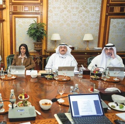 النائب الأول لرئيس مجلس الوزراء ووزير الداخلية الشيخ فهد اليوسف ود.أحمد العوضي ود.نورة المشعان