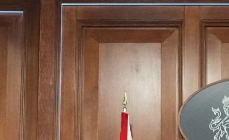 بريطانيا تعلن عن تنظيم اجتماع دولي لبحث سبل إعادة فتح الملاحة عبر مضيق هرمز