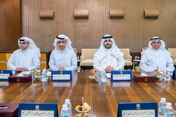 رئيس الوزراء ترأس اجتماعاً لبحث سبل تعزيز البنية التحتية واللوجستية