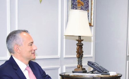 وزير الخارجية يؤكد أهمية بدء اللجنة الوطنية لإدارة غزة بممارسة مهامها تمهيداً لعودة السلطة الفلسطينية