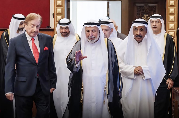 تكريم محمد جابر في ختام أيام الشارقة 35 