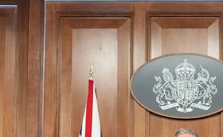 بريطانيا تعلن عن تنظيم اجتماع دولي لبحث سبل إعادة فتح الملاحة عبر مضيق هرمز