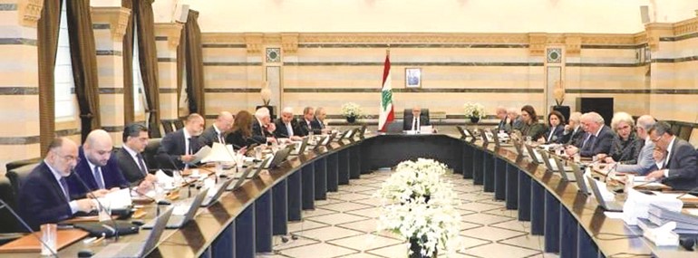رئيس الحكومة نواف سلام مترئسا جلسة مجلس الوزراء في السرايا 	(محمود الطويل)