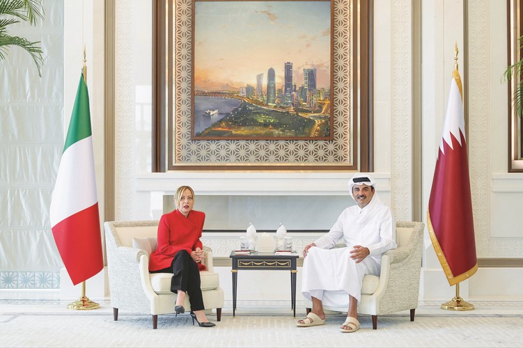 صاحب السمو الشيخ تميم بن حمد آل ثاني أمير دولة قطر مستقبلا جورجيا ميلوني رئيسة وزراء إيطاليا (قنا)