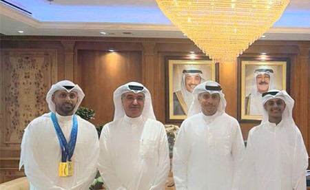 وزير الشباب والرياضة يستقبل أمين سر النادي البحري الرياضي وعدداً من أبطال الرياضات البحرية