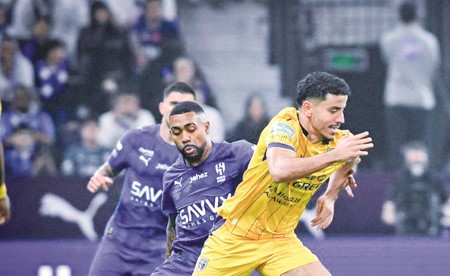 التعاون يخطف تعادلاً مثيراً من الهلال