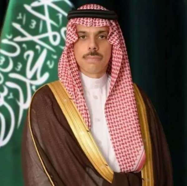 وزير الخارجية يتلقى اتصالاً هاتفياً من نظيره السعودي تناول التطورات والتصعيد العسكري في المنطقة