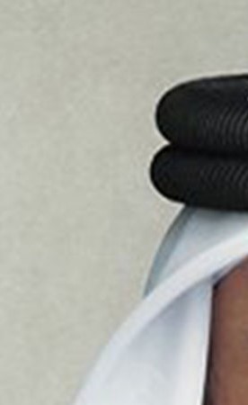 ماكرون يهاتف أمير قطر ويشيد بحكمة الدوحة في إدارة الأزمة