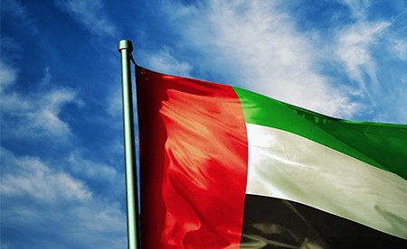 الإمارات: دفاعاتنا الجوية تتعامل حالياً مع اعتداءات صاروخية وطائرات مسيرة قادمة من إيران