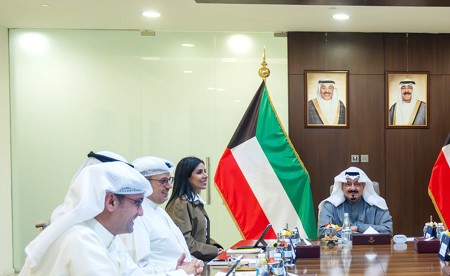 متابعة إجراءات حصر وتصنيف الأراضي واستغلالها لإقامة مخازن إستراتيجية