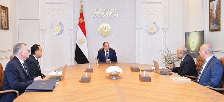 جانب من اجتماع الرئيس عبدالفتاح السيسي أمس مع د.مصطفى مدبولي رئيس الوزراء وم.محمود عصمت وزير الكهرباء وم.كريم بدوي وزير البترول