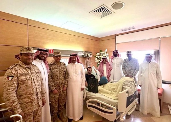 السفير السعودي: زيارة منتسبي السفارة لمصابي القوات المسلحة الكويتية تجسّد عمق العلاقات الأخوية بين البلدين