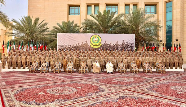 وزير الدفاع للدفعة 24 من الطلبة الضباط الجامعيين: كرّسوا جهودكم لخدمة الوطن وصون أمنه واستقراره