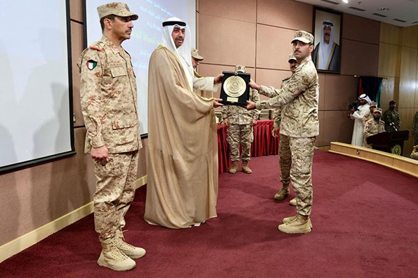 وزير الدفاع للدفعة 24 من الطلبة الضباط الجامعيين: كرّسوا جهودكم لخدمة الوطن وصون أمنه واستقراره